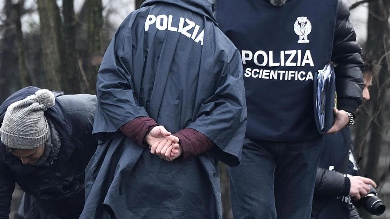 Serata molto movimentata quella di sabato a Saronno per un uomo di origini marocchine che ha creato problemi in... Serata molto movimentata quella di sabato a Saronno per un uomo di origini marocchine che ha creato problemi in...