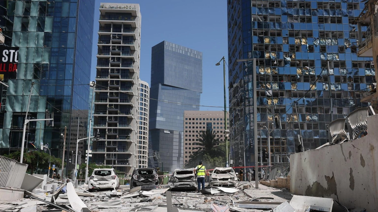 Colpito anche l'ospedale Soroka, a Beersheva Colpito anche l'ospedale Soroka, a Beersheva