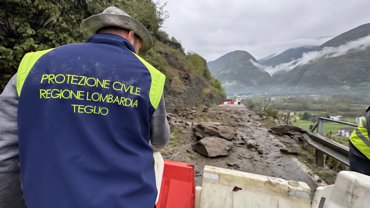 Sabato pomeriggio una frana si è staccata lungo la strada provinciale 21 che collega Tresenda a Teglio. Per motivi di sicurezza due famiglie residenti nella frazione di Tresenda sono state evacuate Sabato pomeriggio una frana si è staccata lungo la strada provinciale 21 che collega Tresenda a Teglio. Per motivi di sicurezza due famiglie residenti nella frazione di Tresenda sono state evacuate