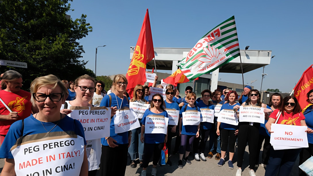 Il colosso dei passeggini su pressione di dipendenti, istituzioni e sindacati ha accettato il piano "Uscite volontarie incentivate e sei mesi residui di cassa daranno il tempo di studiare il rilancio".