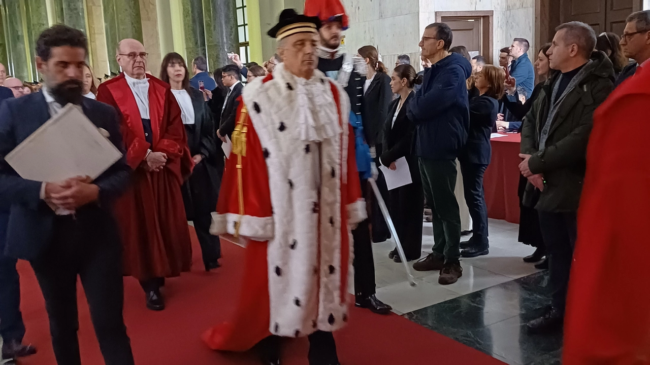 L'arrivo di Giuseppe Ondei a Palazzo di Giustizia a Milano L'arrivo di Giuseppe Ondei a Palazzo di Giustizia a Milano