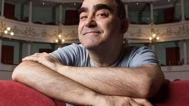 La nuova stagione 2025-26 del Teatro Fraschini si apre sabato con la musica. Confermata anche quest’anno la rassegna Preludi d’Autunno... La nuova stagione 2025-26 del Teatro Fraschini si apre sabato con la musica. Confermata anche quest’anno la rassegna Preludi d’Autunno...