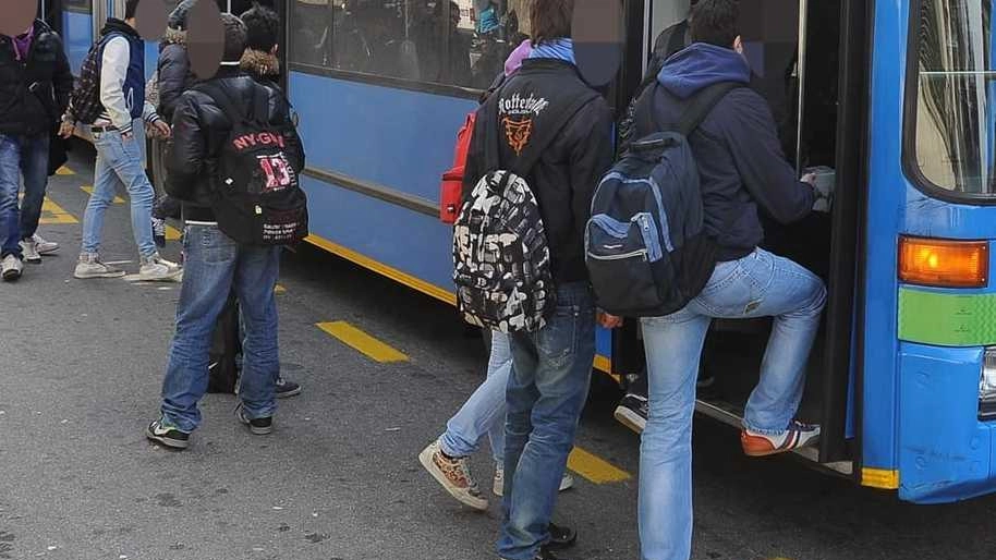 Legnano, ieri il confronto tra il Comune e l’Agenzia di Bacino per il trasporto pubblico locale. Durante questo periodo si cercheranno soluzioni alternative per i pendolari diretti a Milano. Legnano, ieri il confronto tra il Comune e l’Agenzia di Bacino per il trasporto pubblico locale. Durante questo periodo si cercheranno soluzioni alternative per i pendolari diretti a Milano.