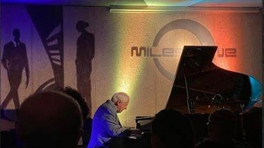 Franco D’Andrea, uno dei più autorevoli e prolifici pianisti italiani, ha ricevuto al Conservatorio “Agostino Steffani” di Castelfranco Veneto una laurea... Franco D’Andrea, uno dei più autorevoli e prolifici pianisti italiani, ha ricevuto al Conservatorio “Agostino Steffani” di Castelfranco Veneto una laurea...