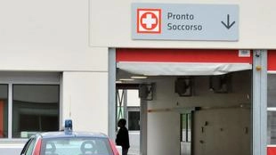 Gli agenti del posto di polizia lo hanno visto dalle telecamere, mentre armeggiava attorno alla bicicletta, smontando un accessorio e...