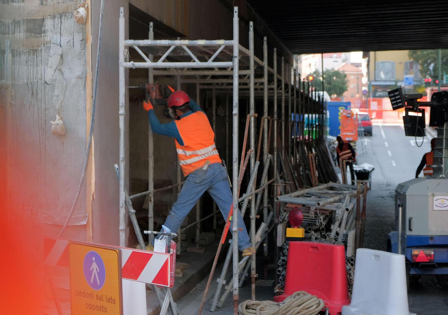 Sestesi nell’ingorgo dei cantieri: "Trenta a settimana, traffico in tilt" Sestesi nell’ingorgo dei cantieri: "Trenta a settimana, traffico in tilt"
