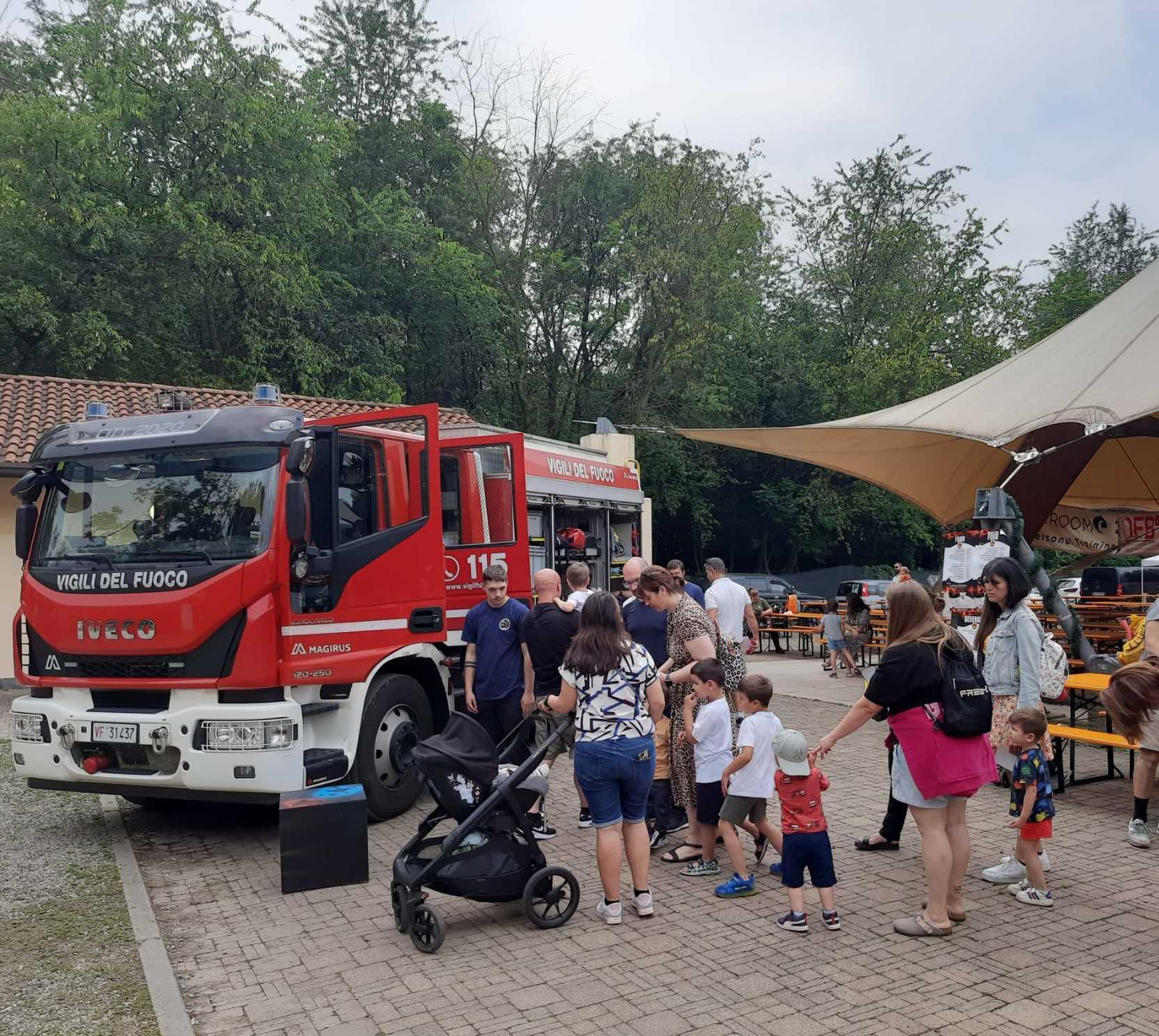 Un giorno da pompiere. Festa, ricordo e solidarietà