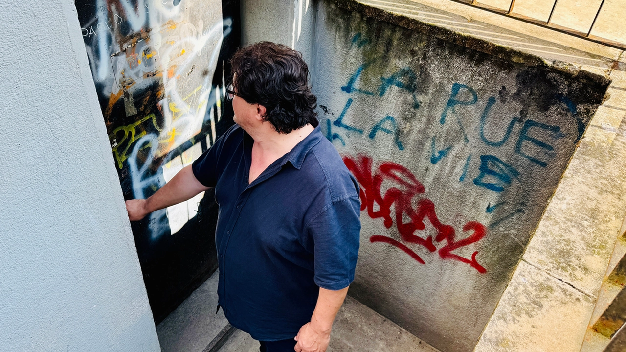 L’accesso a una delle cantine nel quartiere di case popolari più grande d’Europa L’accesso a una delle cantine nel quartiere di case popolari più grande d’Europa