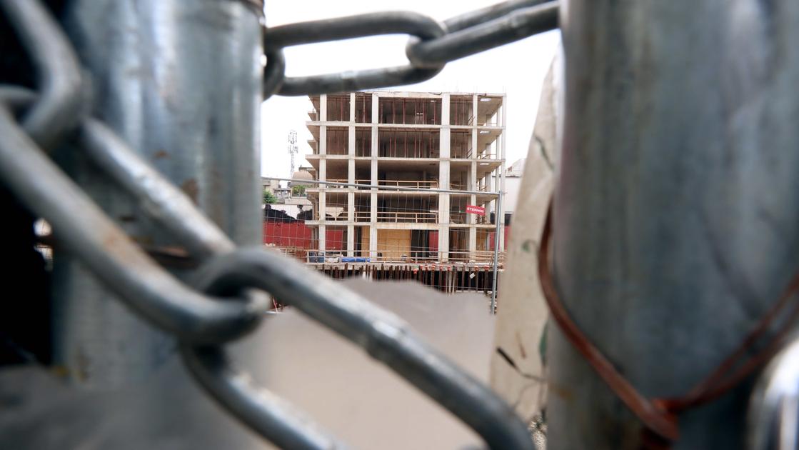 Urbanistica, arresti e cantieri fermi. Le 4500 ‘Famiglie sospese’, riunite in Comitato: "Chiediamo tutele" Urbanistica, arresti e cantieri fermi. Le 4500 ‘Famiglie sospese’, riunite in Comitato: "Chiediamo tutele"