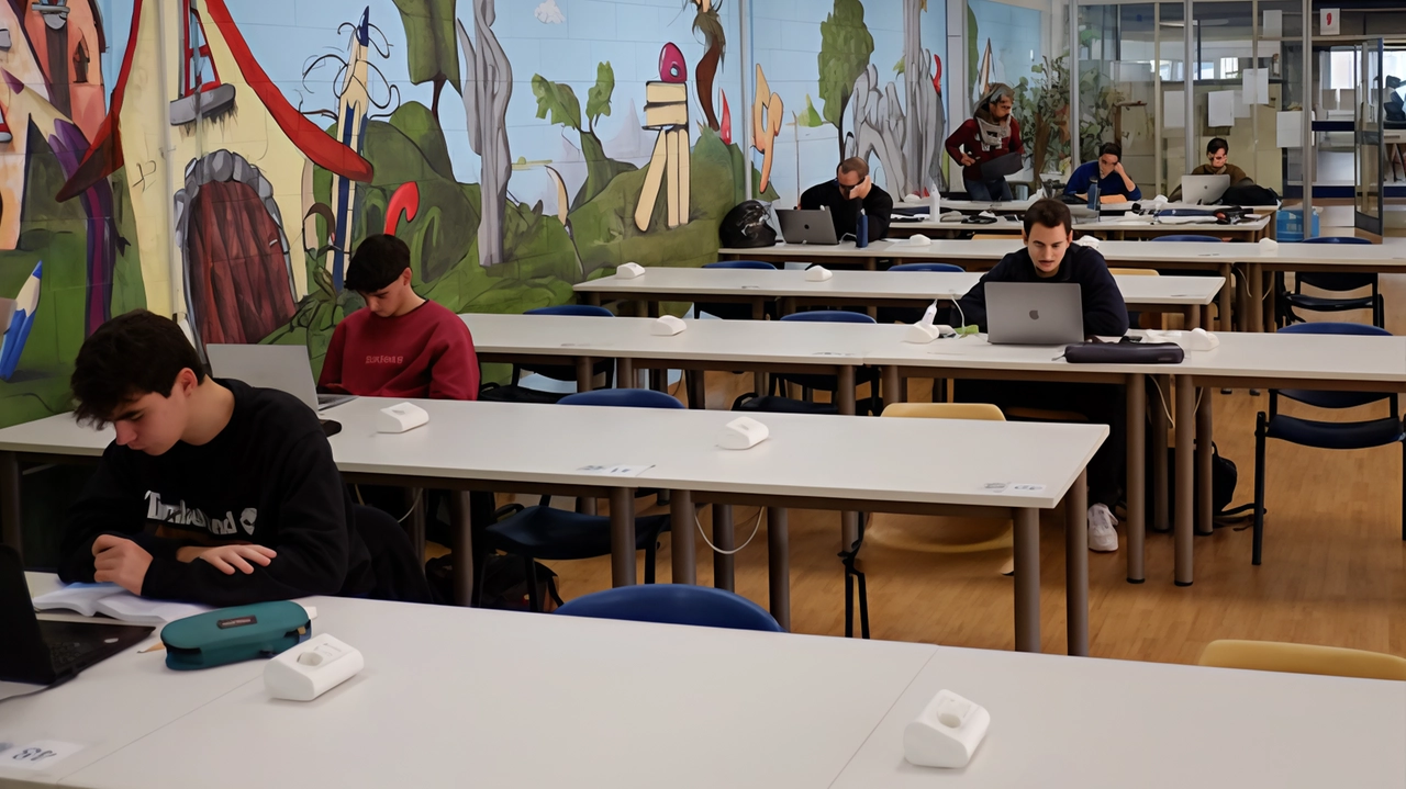 Dal 21 ottobre la sala studio Nei di Monza richiede prenotazione per accedere, con 56 posti disponibili su 82. Dal 21 ottobre la sala studio Nei di Monza richiede prenotazione per accedere, con 56 posti disponibili su 82.