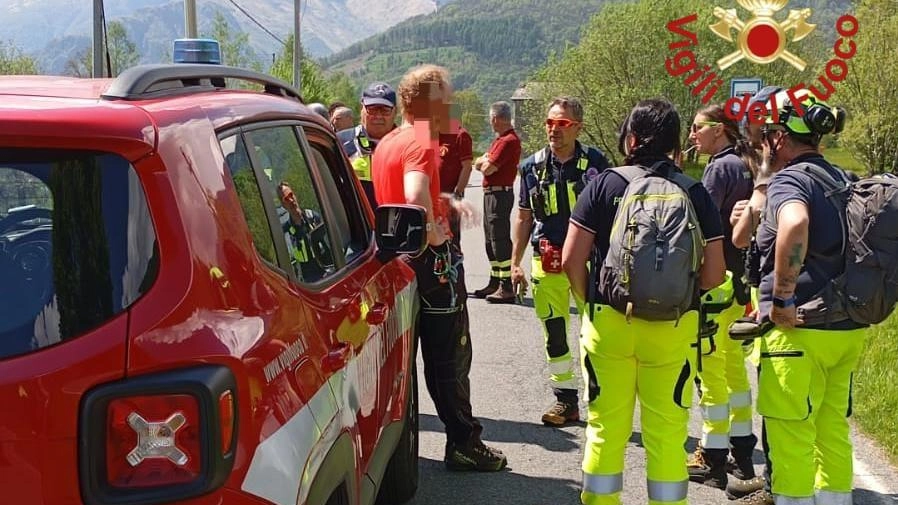 Le ricerche proseguono a oltranza con diverse squadre di soccorritori