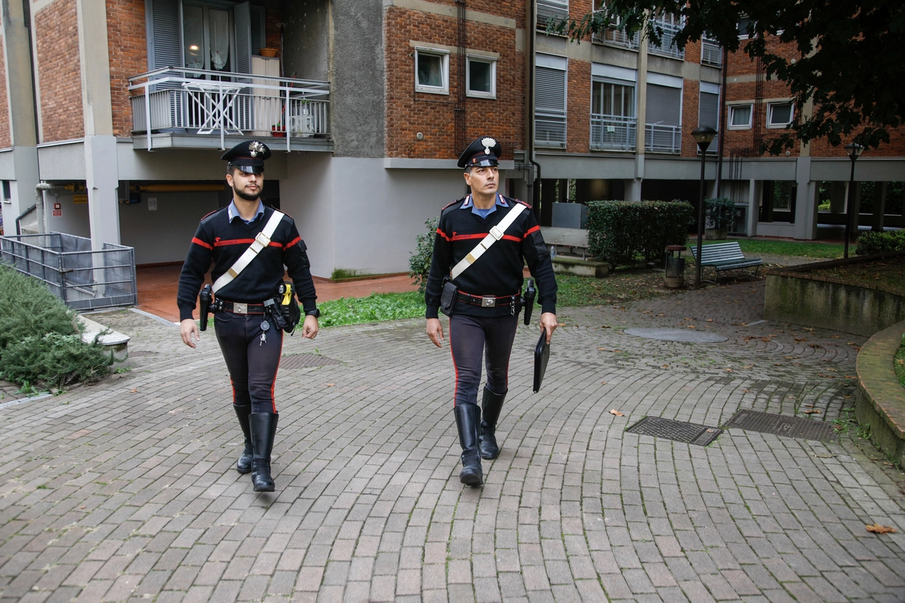 I carabinieri nel luogo della sparatoria, a Novate Milanese