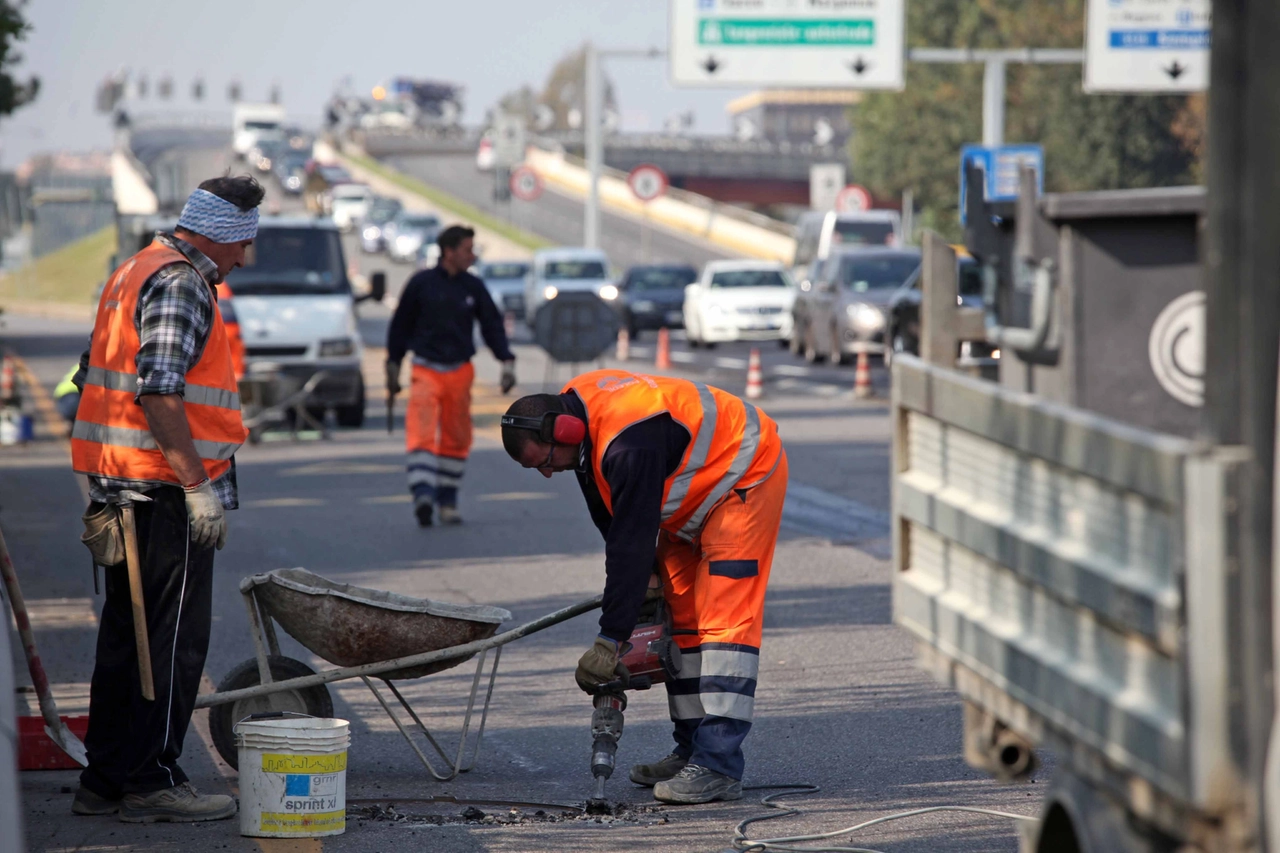 Il cavalcavia del Ghisallo: ad attendere auto, camion e moto in arrivo dalle autostrade c'è un temutissimo Autovelox sulla rampa che porta in viale Scarampo