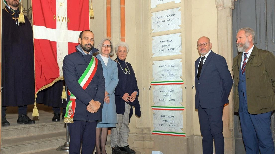 Il sindaco Michele Lissia e le autorità hanno presenziato allo scoprimento delle nuove targhe Il sindaco Michele Lissia e le autorità hanno presenziato allo scoprimento delle nuove targhe