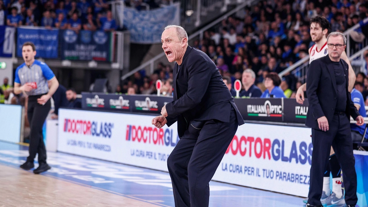 Coach Ettore Messina dovrà fare a meno di Fabien Causeur Josh Nebo Armoni Brooks e Nenad Dimitrijevic