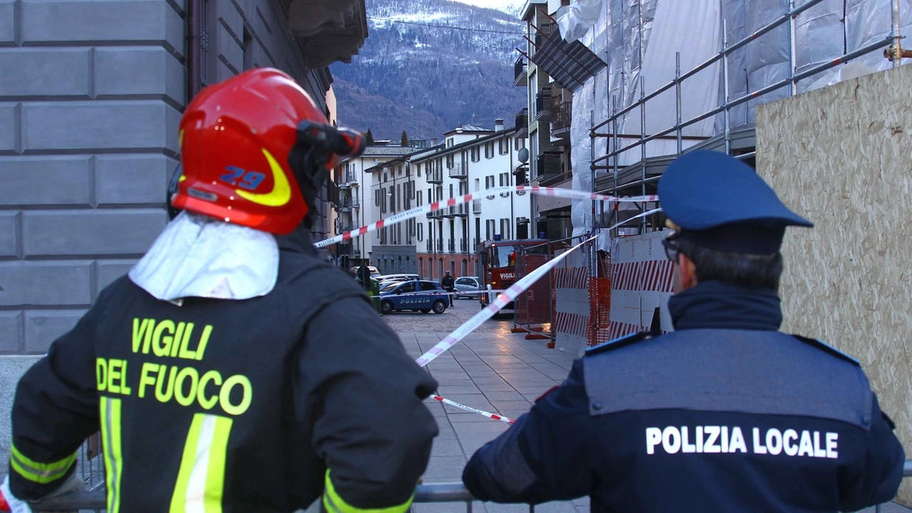 Sul posto sono intervenuti i Vigili del Fuoco, sia volontari che effettivi Sul posto sono intervenuti i Vigili del Fuoco, sia volontari che effettivi