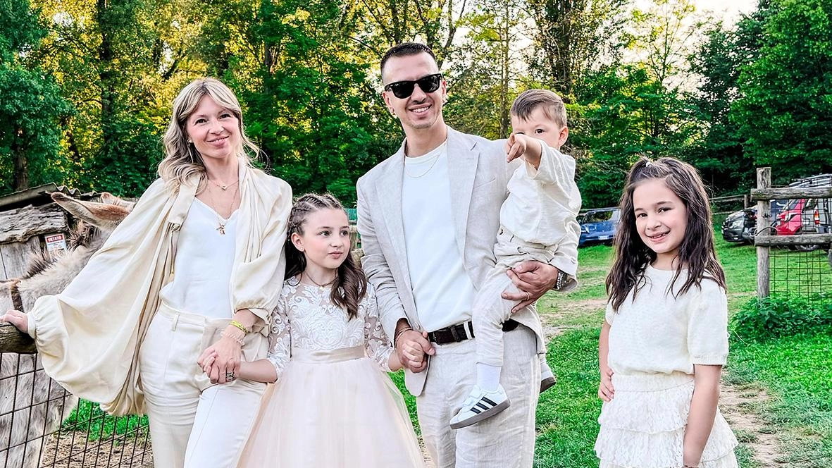 Continua la scalata al successo della “singing family“ brianzola (di Bovisio Masciago), i Pieri, come si fanno chiamare sui... Continua la scalata al successo della “singing family“ brianzola (di Bovisio Masciago), i Pieri, come si fanno chiamare sui...