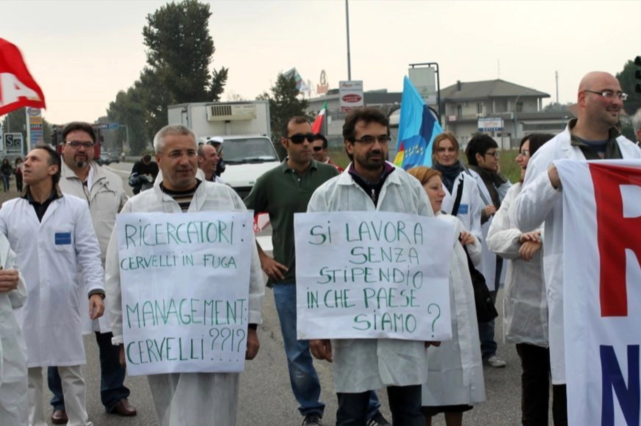 A mobilization in defense of employment and wages in past years of NMS researchers