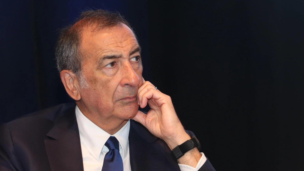 "Sia responsabile, deve dimettersi". Attacchi anche da 5Stelle e Avs. .