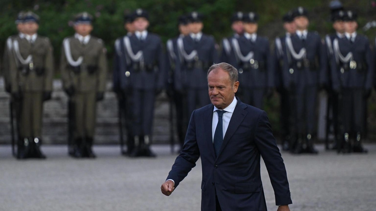 Il premier Tusk sul luogo delle operazioni Il premier Tusk sul luogo delle operazioni
