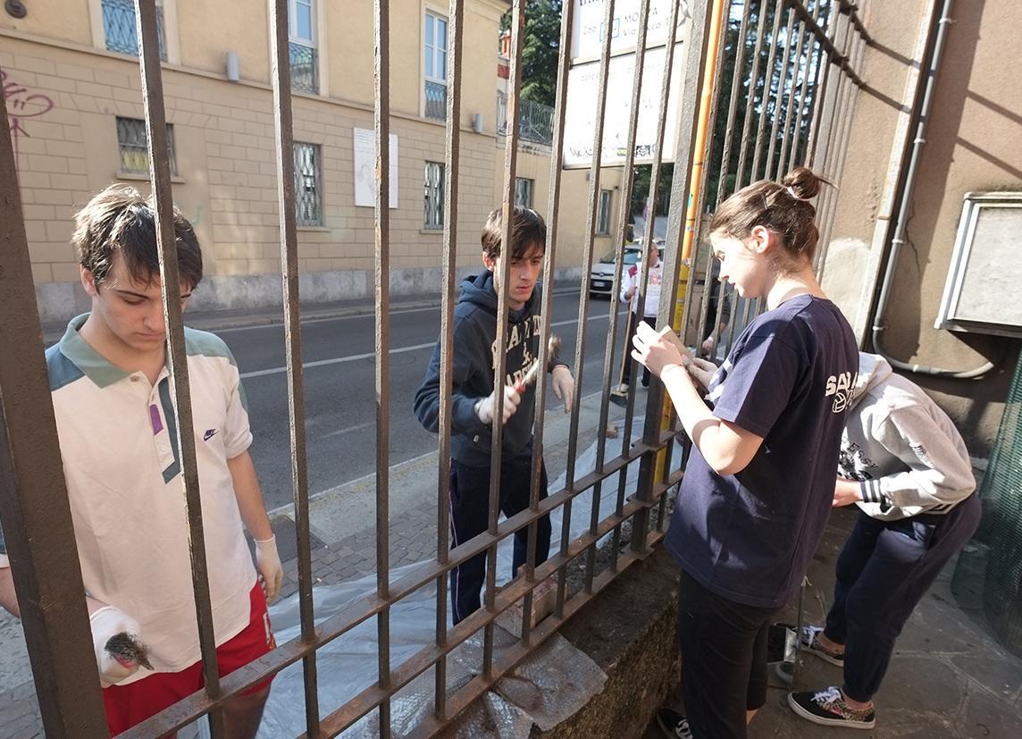 Lissone, impegno civico dei ragazzi. Al lavoro per una città più bella Lissone, impegno civico dei ragazzi. Al lavoro per una città più bella