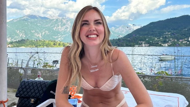 Chiara Ferragni torna sul lago di Como (Instagram @chiaraferragni) Chiara Ferragni torna sul lago di Como (Instagram @chiaraferragni)