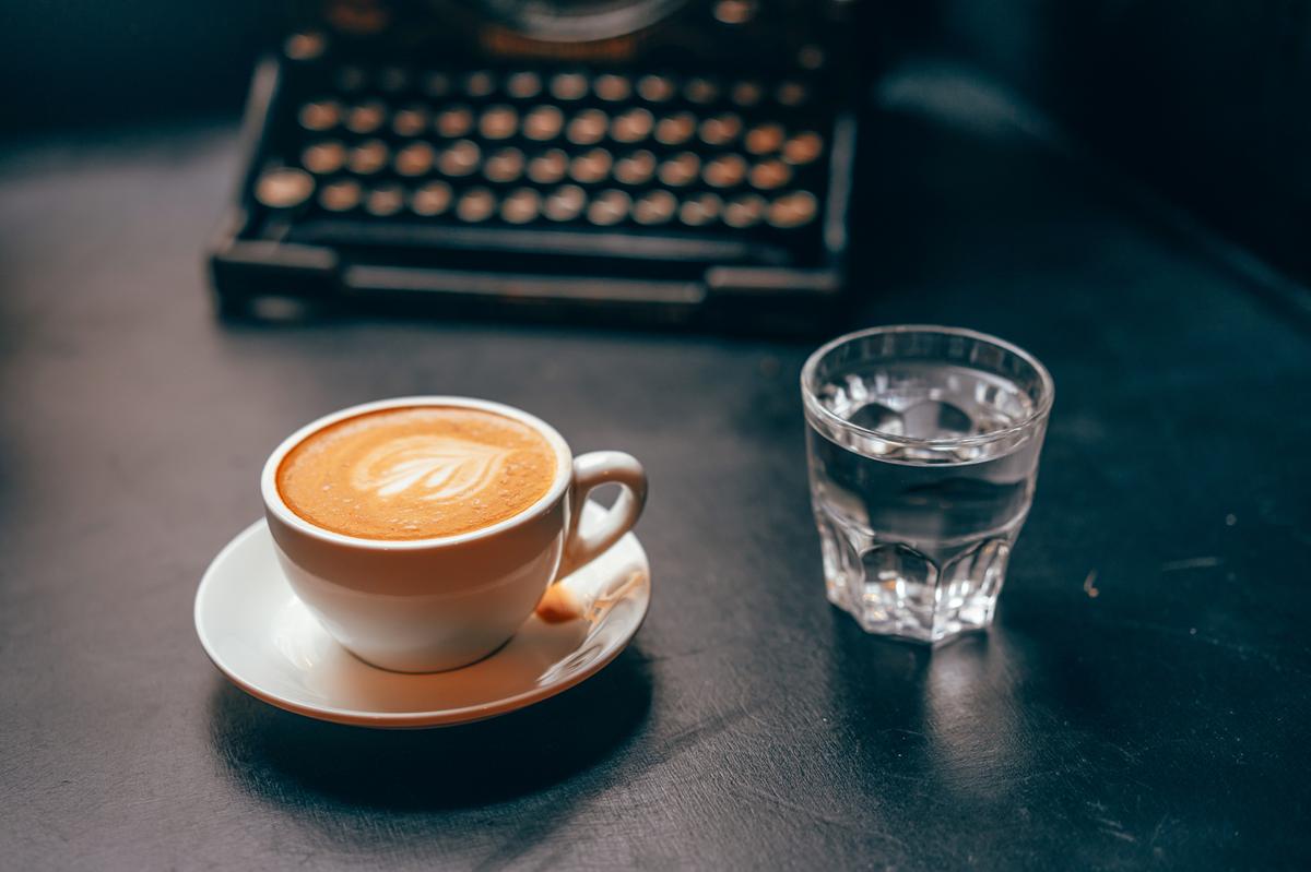 Gli servono soda caustica al posto dell’acqua in un bar di Monza: è gravissimo Gli servono soda caustica al posto dell’acqua in un bar di Monza: è gravissimo