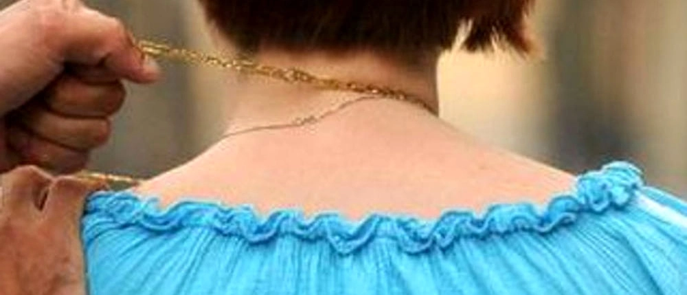 Da Milano ad Arcore per strappare la collanina dal collo di una 22enne: due scippatori in trasferta arrestati
