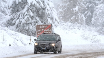 Previsioni meteo Lombardia: a Pasqua e Pasquetta pioggia, temporali e neve. Dove e quando