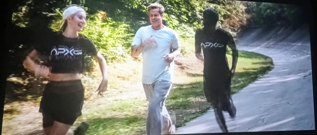 Brad Pitt corre nel Parco di Monza: l’anteprima di ‘F1. Il film’: la star di Hollywood è il pilota Sonny Hayes