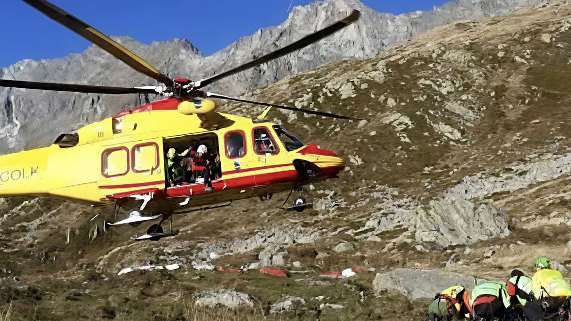 Il Soccorso alpino della stazione di Valsassina ha effettuato dodici interventi in dodici giorni per soccorrere escursionisti in difficoltà, principalmente a causa del caldo estivo. È stato sottolineato l'importanza di prendere accortezze come idratarsi adeguatamente e partire presto al mattino per evitare problemi. Il Soccorso alpino della stazione di Valsassina ha effettuato dodici interventi in dodici giorni per soccorrere escursionisti in difficoltà, principalmente a causa del caldo estivo. È stato sottolineato l'importanza di prendere accortezze come idratarsi adeguatamente e partire presto al mattino per evitare problemi.