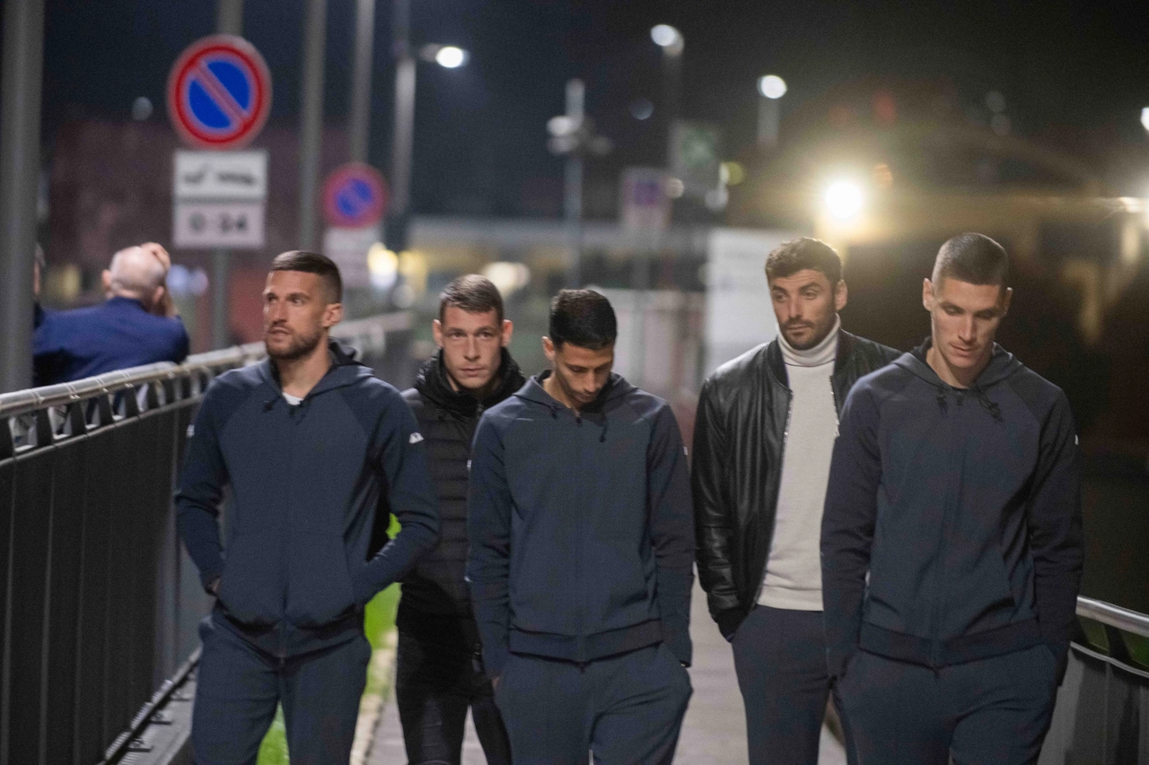 I giocatori della Fiorentina in visita all'ospedale San Raffaele