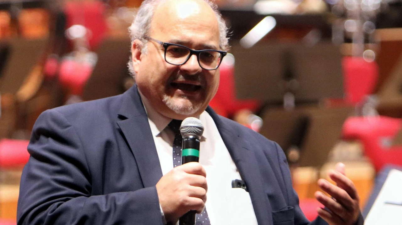 Il presidente dell'Anp Milano parla della necessità di chiarezza nella valutazione scolastica e della sperimentazione del periodo unico nelle scuole. Il presidente dell'Anp Milano parla della necessità di chiarezza nella valutazione scolastica e della sperimentazione del periodo unico nelle scuole.