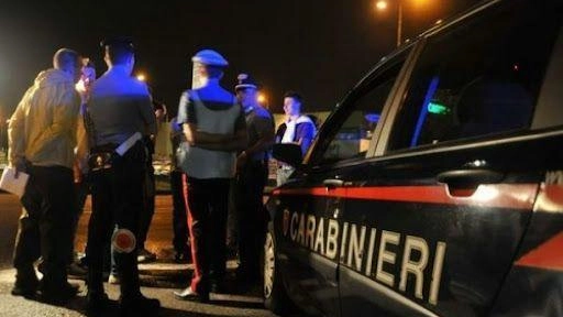 I militari sono stati chiamati in causa intorno alle ore 21 Due le pattuglie intervenute per cercare di riportare la calma I militari sono stati chiamati in causa intorno alle ore 21 Due le pattuglie intervenute per cercare di riportare la calma