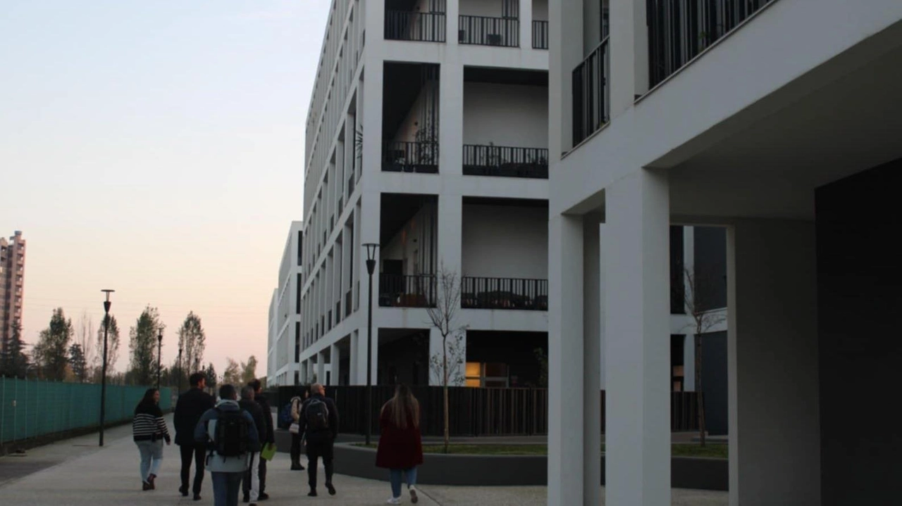 Nel complesso di via Antegnati dieci alloggi sono per la Fondazione Don Rigoldi. Aiutate 36 persone. Ora la raccolta fondi per continuare: obiettivo 100mila euro. .