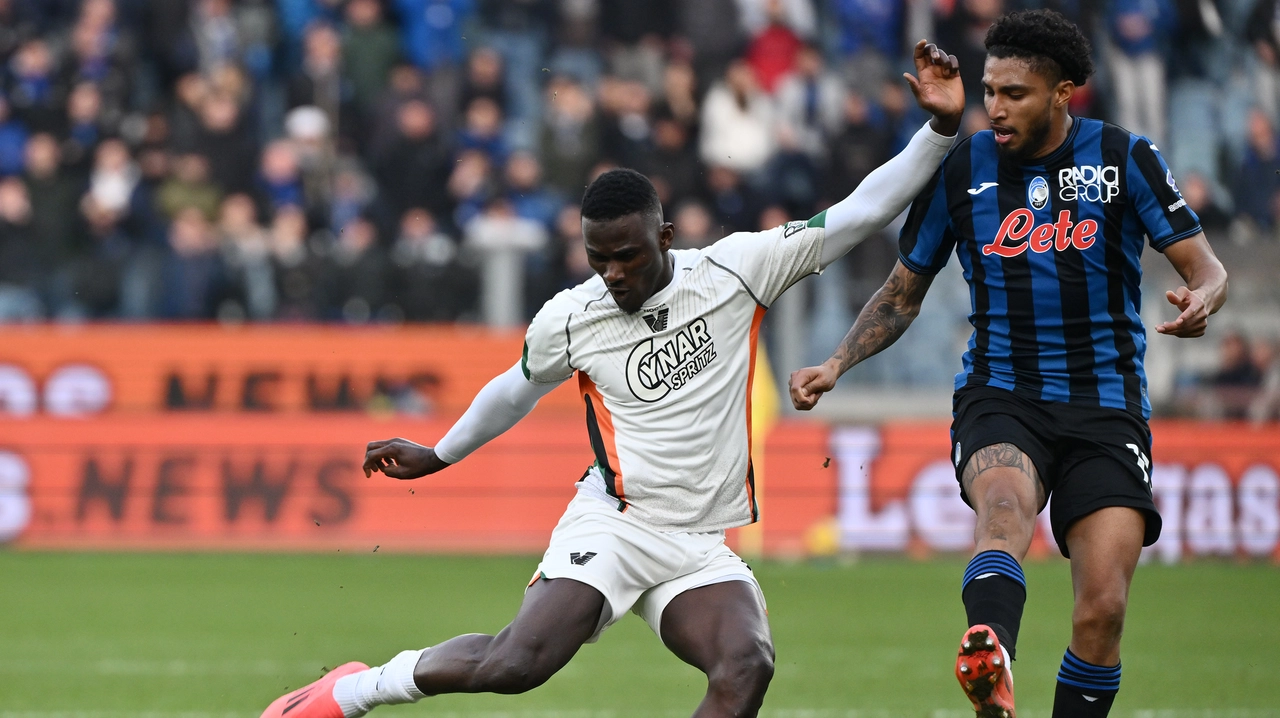 Ederson e Conde durante la sfida tra Atalanta e Venezia Ederson e Conde durante la sfida tra Atalanta e Venezia