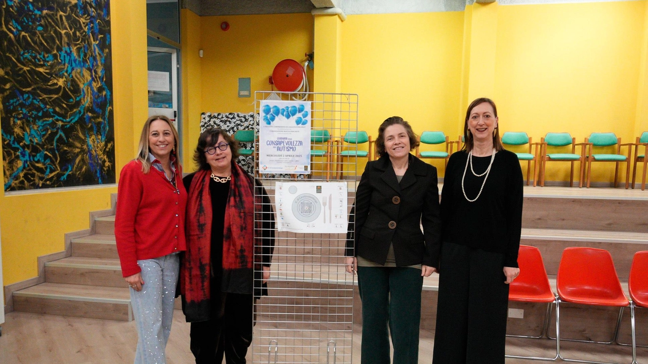 Da sinistra le insegnanti Simona Salvini Anna Corio Emilia Cionci e la dirigente scolastica Giuliana Zanelletti