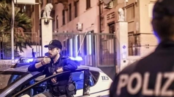 Sono 120 le persone identificate mercoledì durante i controlli di polizia stradale e in 11 locali pubblici che si sono... Sono 120 le persone identificate mercoledì durante i controlli di polizia stradale e in 11 locali pubblici che si sono...