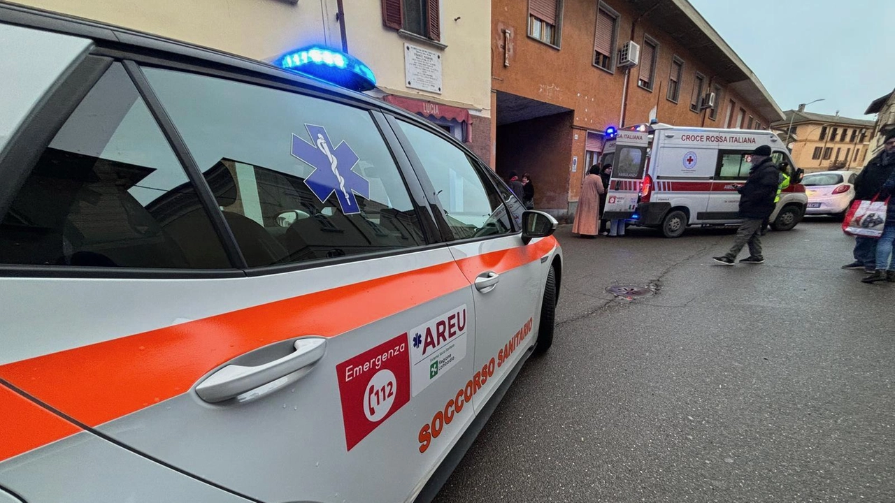 I mezzi di soccorso giovedì pomeriggio sul luogo in cui è avvenuto l’incidente L’automobilista si è fermato subito I mezzi di soccorso giovedì pomeriggio sul luogo in cui è avvenuto l’incidente L’automobilista si è fermato subito