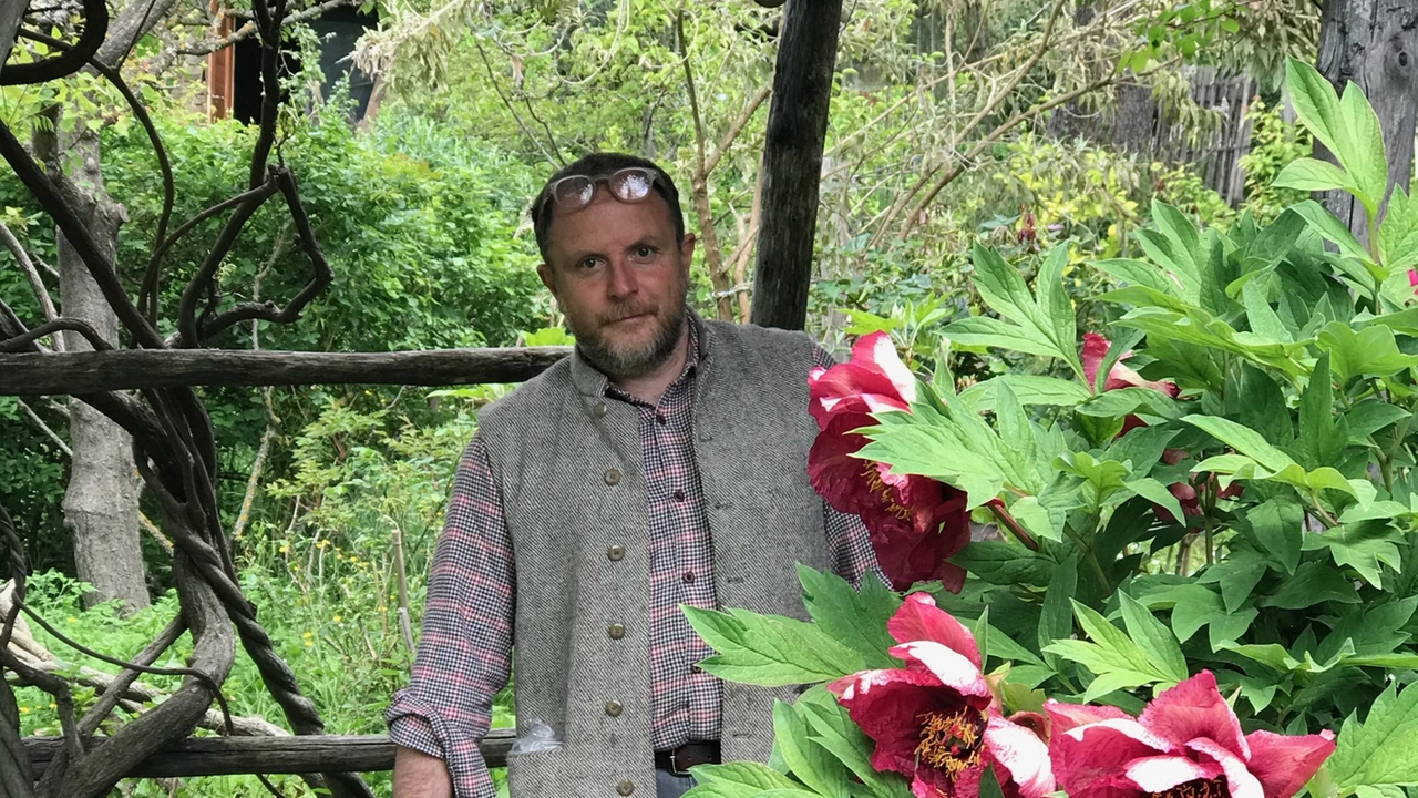 Antonio Perazzi, paesaggista e scrittore, nel Giardino di Piuca con Lillo