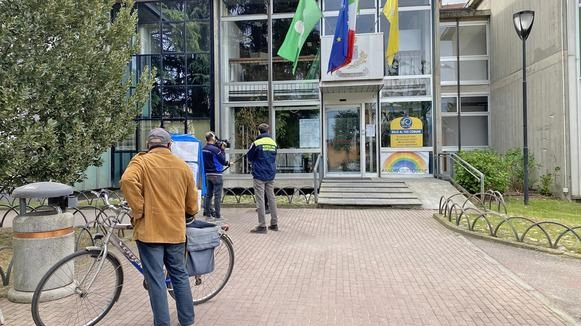 «Siamo ancora in attesa di ricevere spettanze relative al 2024» Non si placano le polemiche e i disagi dei lavoratori del Comune di Opera «Siamo ancora in attesa di ricevere spettanze relative al 2024» Non si placano le polemiche e i disagi dei lavoratori del Comune di Opera