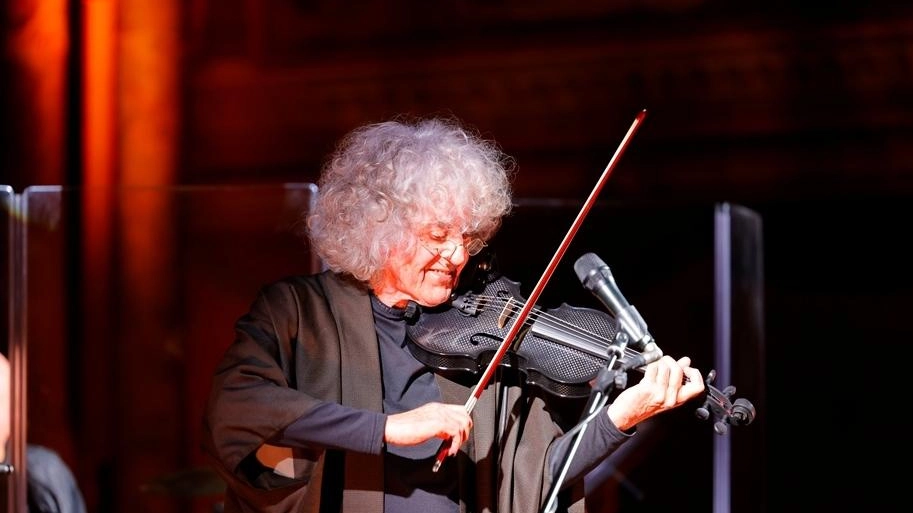 Al via l’ottava edizione del Festival dei laghi lombardi da venerdì al 16 novembre con la direzione artistica di Francesco... Al via l’ottava edizione del Festival dei laghi lombardi da venerdì al 16 novembre con la direzione artistica di Francesco...