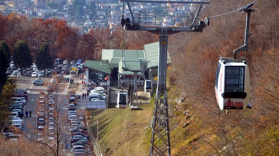 La partenza della cabinovia Barzio-Piani di Bobbio La partenza della cabinovia Barzio-Piani di Bobbio