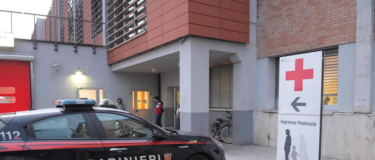 Spara in testa alla moglie ricoverata e poi si ammazza: omicidio-suicidio ad Angera