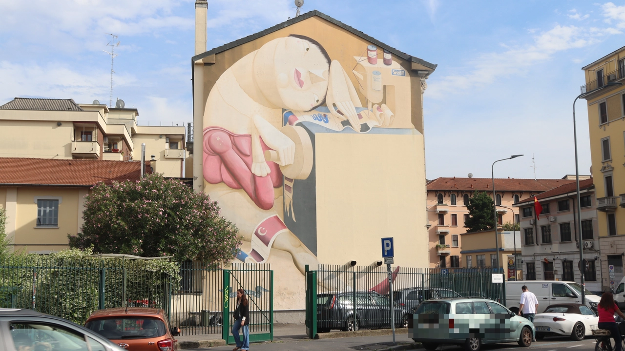 Piazza Olivetti, alle spalle della Fondazione Prada. A sinistra, il murale tra via Brembo e via Benaco (Salmoirago)