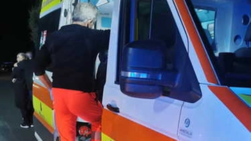 Mamma trova il figlio 25enne morto nella sua stanza: la musica, lo skateboard, il futuro spezzato