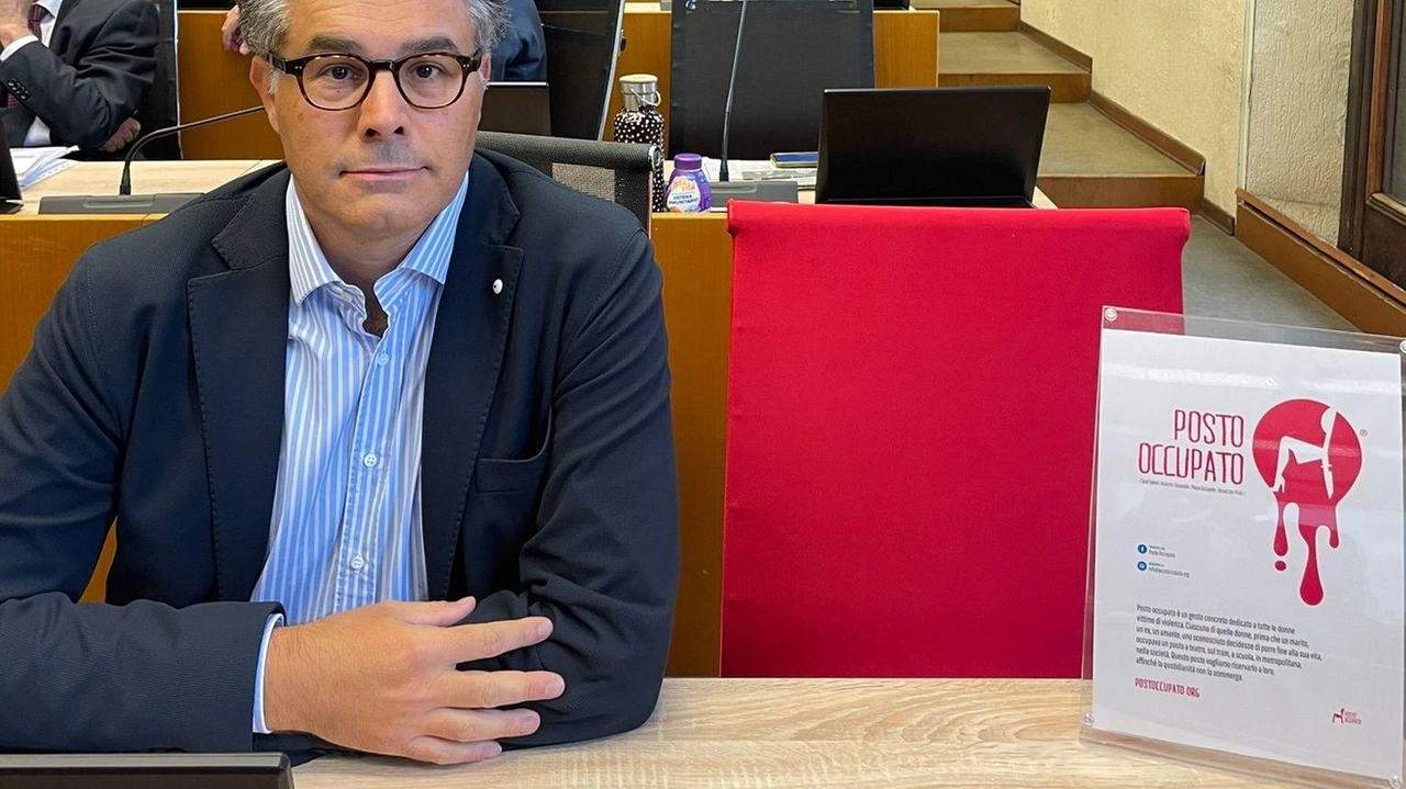 Il “Posto occupato” allestito in Consiglio L’idea è stata lanciata dal consigliere di Azione Tullio Parrella Il “Posto occupato” allestito in Consiglio L’idea è stata lanciata dal consigliere di Azione Tullio Parrella