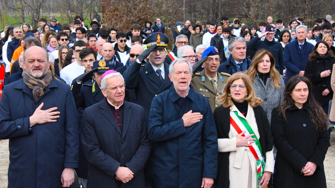 Le istituzioni durante l’omaggio al Parco della Trucca