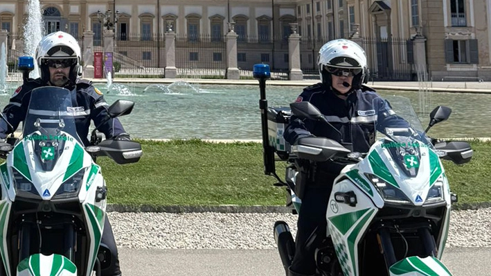 Una pattuglia degli agenti motociclisti del Nucleo Intervento Rapido di Monza Una pattuglia degli agenti motociclisti del Nucleo Intervento Rapido di Monza