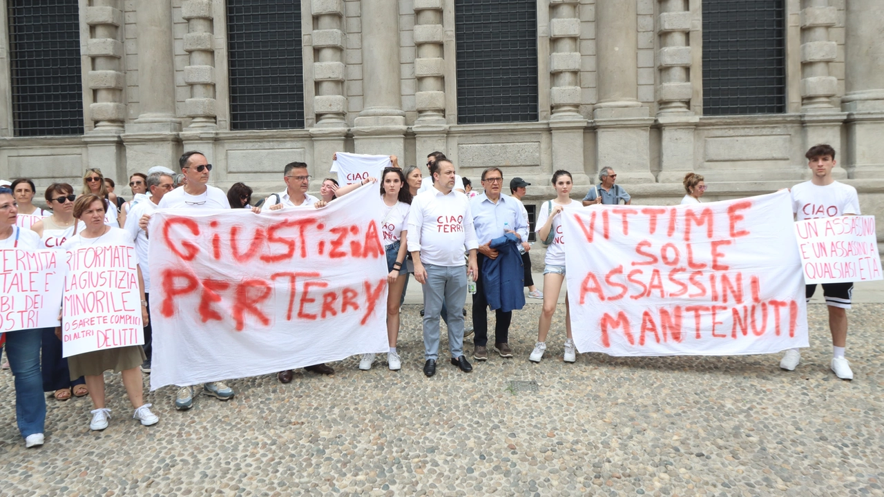 La figlia e i parenti di Teresa Meneghetti in corteo. Silvia Bindella: “Chi ha ucciso mia madre è un assassino anche se ha 15 anni, non avrà mai il mio perdono”